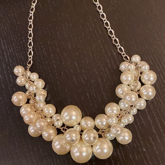 Faux pearls chunky cluster statement necklace(vintage) - Picture 6 of 8